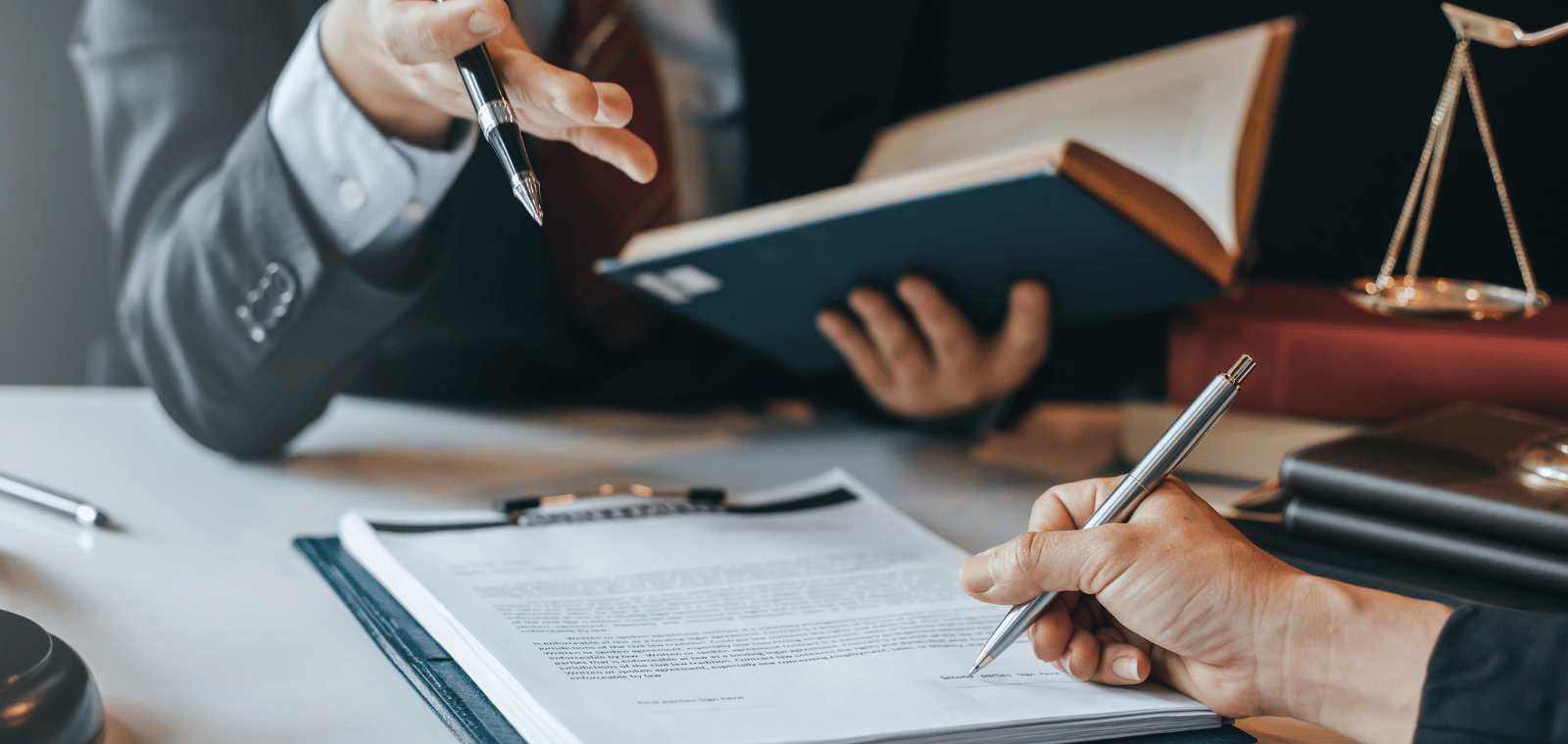 "À Chinon, assurez la sécurité de votre entreprise en respectant toutes les obligations légales. Profitez d’un accompagnement dédié pour garantir votre conformité et minimiser les risques juridiques."