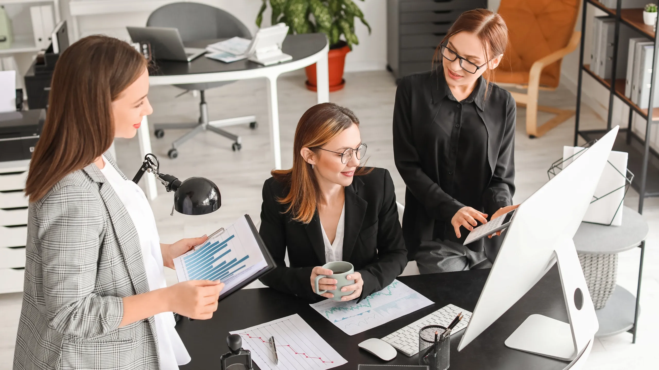 "Gardez le contrôle avec le suivi en temps réel de vos finances grâce à Easy Expert à Moissac. Des outils innovants et un accompagnement personnalisé pour une gestion financière optimisée au quotidien."