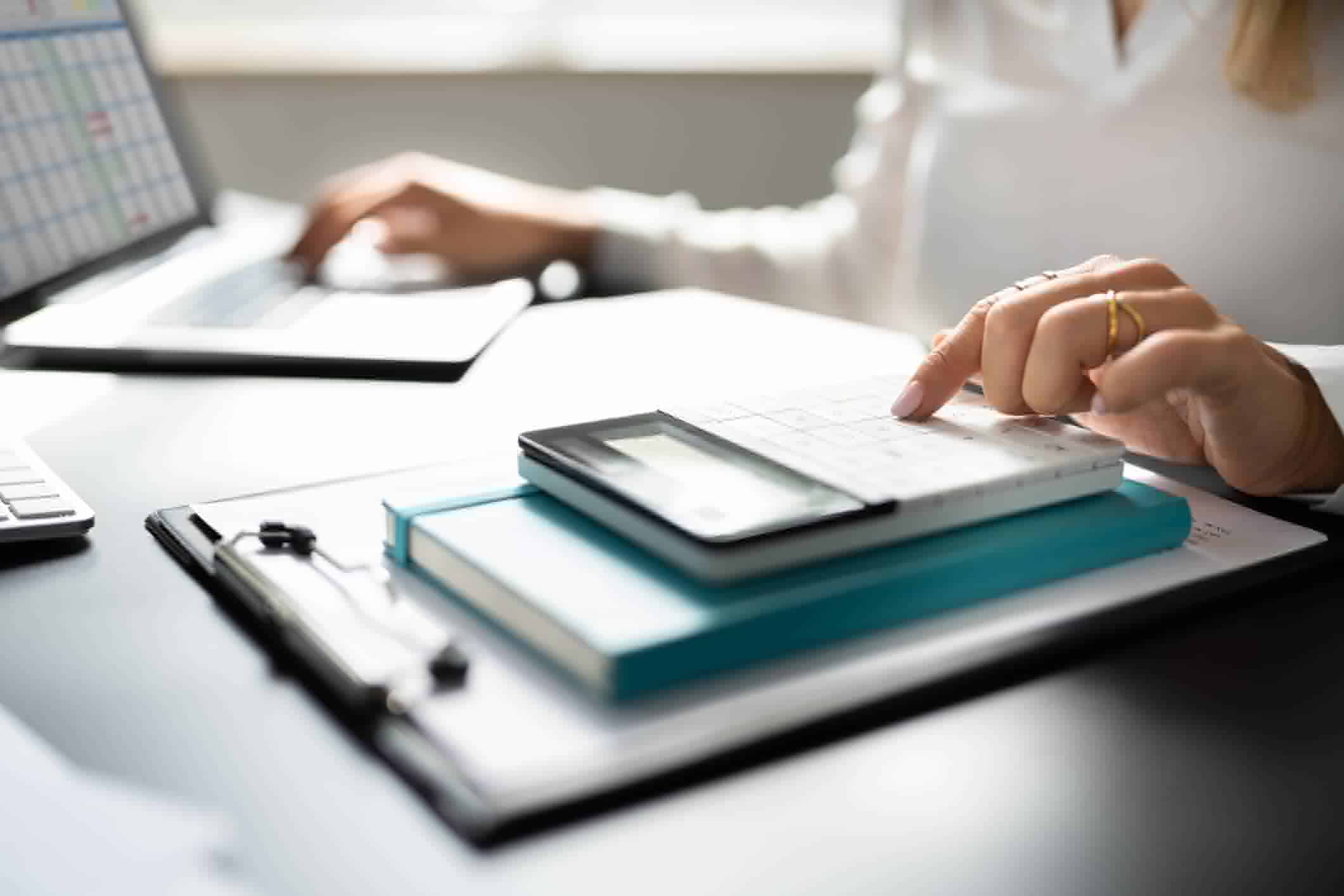 "Facilitez votre gestion de la paie et respectez vos obligations sociales en toute sérénité grâce à une assistance experte. Optimisez vos processus, gagnez du temps et assurez votre conformité avec des solutions adaptées à vos besoins."