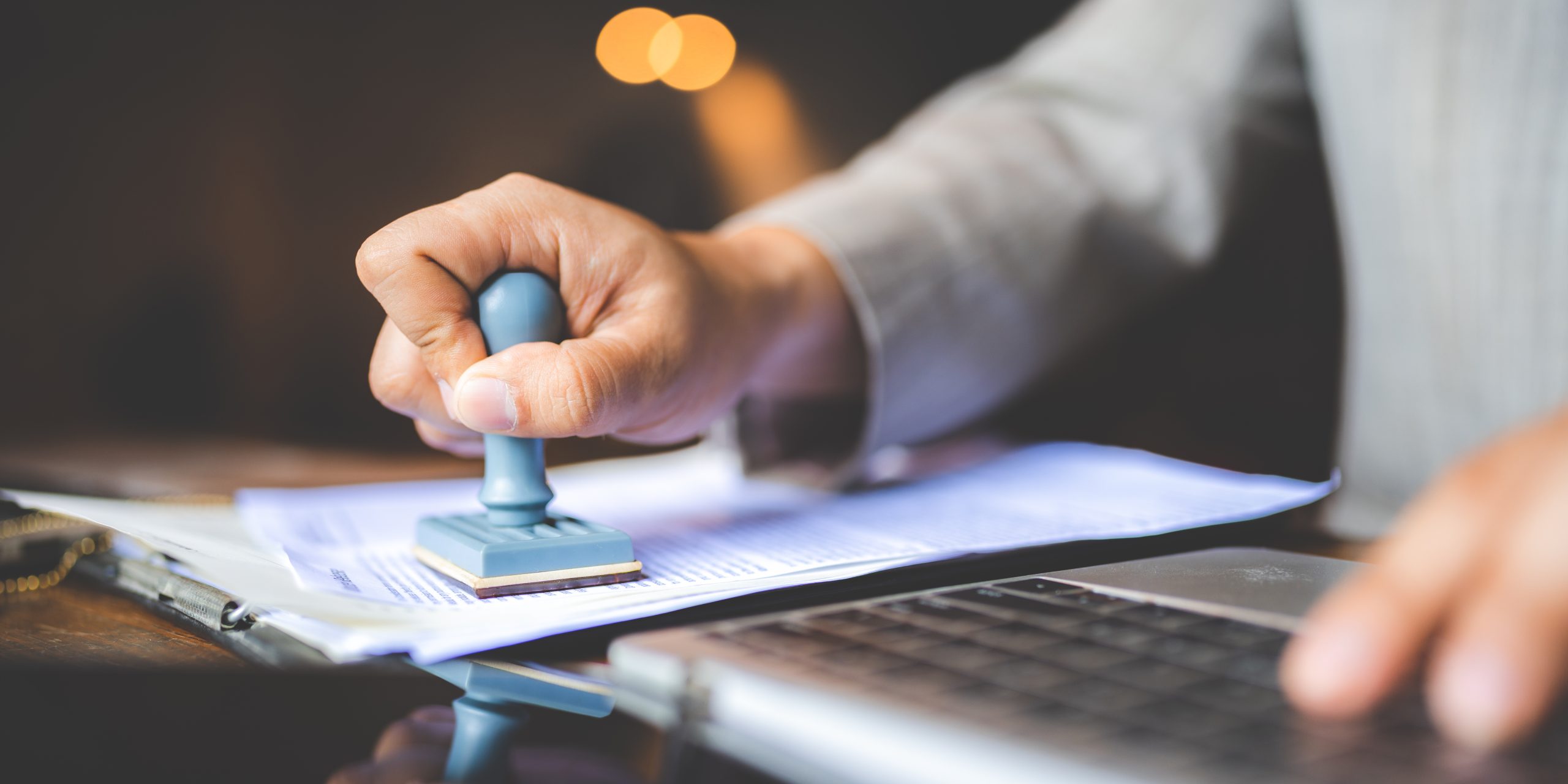 "Vérifiez les certifications et qualifications à Cholet : assurez-vous de collaborer avec des professionnels compétents et certifiés pour garantir des services fiables et conformes à vos attentes."